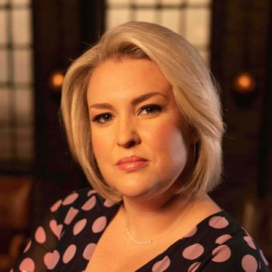 Sara Davies.jpg